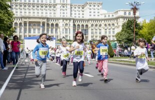 Copiii iubesc maratonul! » Peste 2000 de puşti au alergat lîngă Palatul Parlamentului la Bucharest International Half-Marathon