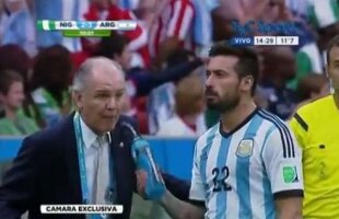 VIDEO Genial! Selecţionerul Argentinei l-a provocat pe Ezequiel Lavezzi să repete gestul umilitor de la Mondial :D