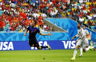 VIDEO Robin van Persie a fost imortalizat pe pereţii favelelor braziliene