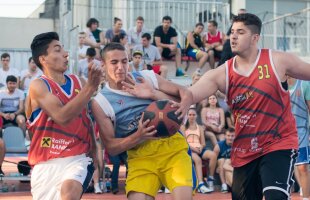 GALERIE FOTO Sport Arena Streetball sparge gheaţa » Finalele celui de-al 10-lea sezon de baschet 3x3 se joacă la mall!