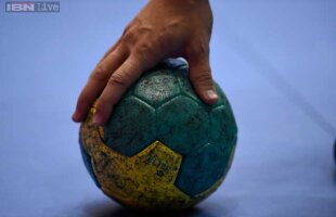 Umilinţă incredibilă la handbal » Au pierdut la ZERO! Primeau gol la fiecare fază, iar portarul lor a scos un singur şut :O