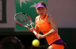 FOTO Apariţie de senzaţie a Simonei Halep la un eveniment cu ocazia turneului de la Beijing » A venit într-o rochie scurtă şi cu pantofi cu toc