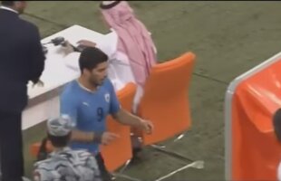 VIDEO Luis Suarez uimeşte din nou! A fugit la vestiare în timpul meciului