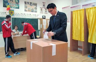 Jucătorii echipei naţionale au votat viitorul preşedinte al României: "Încurajăm prezenţa la vot"