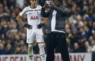 FOTO Crazy selfie » Trei fani au întrerupt Tottenham - Partizan pentru un pariu nebun: care rămîne mai mult pe gazon