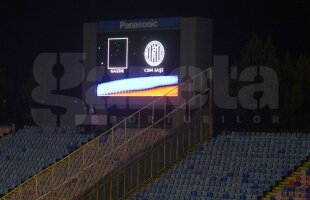 VIDEO şi FOTO Steaua fără nume » Gest fără precedent: oficialii roş-albaştrilor au scos numele "Steaua" şi sigla de pe panouri şi tabelă înainte de meciul cu CSMS Iaşi