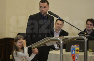 FOTO Momente emoţionante cu Lucian Sînmărtean la Bistriţa: "Mamă, sper că eşti mîndră de copilul tău!"