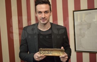 Cum a reacţionat Lukasz Szukala cînd a primit trofeul GSP: ”Acum trebuie să plătesc suplimentar la bagajul de cală cînd plec acasă” :)
