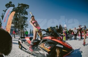 GALERIE FOTO Ski, snowboard şi bikini » Competiţia a avut loc astăzi în complexul de ski şi snowboard Arena Platoş din Păltiniş