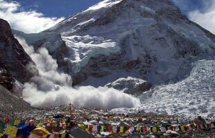 Cutremur de 7,9 grade în Nepal! Tabăra de bază de pe Everest a fost grav avariată » Singurul român aflat acolo e teafăr! Imagini cu un puternic impact emoțional