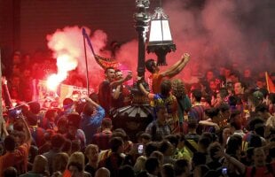 VIDEO şi FOTO » Fiesta în Barcelona » Catalanii au sărbătorit pe străzile oraşului cîştigarea campionatului