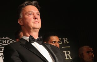 VIDEO Genial! Vizibil amețit, Van Gaal a făcut show la o gală organizată de Manchester United » A cîntat și a ținut un discurs fabulos