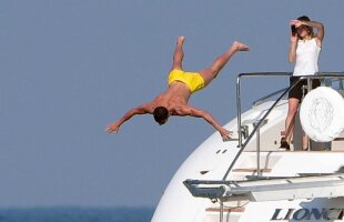 FOTO Salturi spectaculoase în mare, la Saint Tropez » Așa se distrează Ronaldo în vacanță