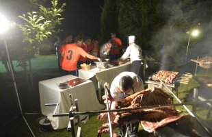 FOTO Petrecere cu friptane » Steliștii au sărbătorit tripla pînă dimineaţă la un restaurant din Clinceni