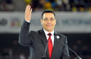 Victor Ponta, alături de doctorul steliștilor » Medicul a supervizat operația premierului