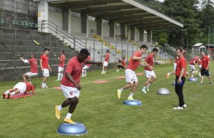 FOTO Îşi umflă muşchii » Dinamoviştii au asudat dimineaţă vreme de jumătate de oră la exerciţiile fizice