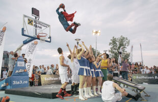 GALERIE FOTO Superman a zburat spre inelul de baschet » A fost show total în week-end la Bucureşi!