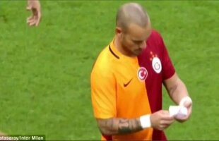 FOTO și VIDEO Fază memorabilă! Sneijder a primit un bilețel de la antrenorul adversarei » Ce scria în el va rămîne în istoria fotbalului