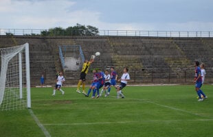 FOTO Jumătate e amfiteatru roman! Meciul Stelei de la Baia Mare se joacă pe un stadion în paragină