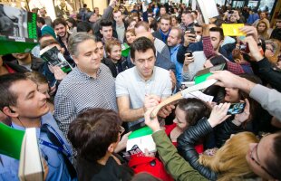 GALERIE FOTO Ronnie O'Sullivan şi Stuart Bingham au blocat mall-ul! "The Rocket" a purtat o brăţară pe care scria România