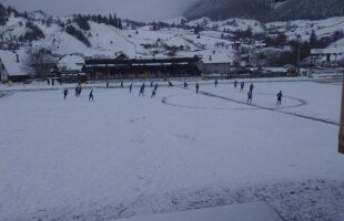 FOTO Fotbal polar » Bucovina a învins Oţelul cu 4-0 pe un teren acoperit de zăpadă