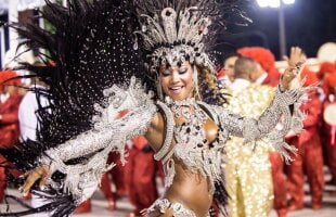 GALERIE FOTO » A început carnavalul de la Rio! Au fost împărțite 5 milioane de prezervative