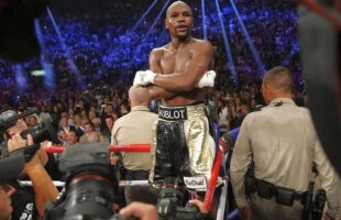 GALERIE FOTO Nu se poate apropia nimeni de el! Cît de fioroși sînt bodyguarzii lui Mayweather