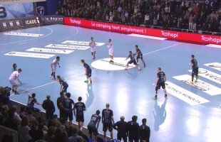 VIDEO Gol în ultima secundă de la mijlocul terenului