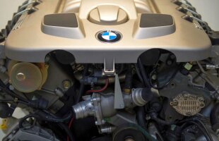 VIDEO BMW a împlinit azi 100 de ani » Rivalii de la Mercedes le-au urat "la mulți ani" pe Instagram. Cu o mică înțepătură :D