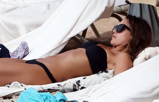 GALERIE FOTO » Jessica Alba, naturală 100% la plajă! Imaginile sunt superbe