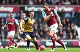 Arsenal, subiect de glume! "Tunarii" au remizat cu West Ham într-un meci nebun, în care Carroll a reuşit un hattrick