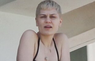 GALERIE FOTO » Jessie J arată senzaţional machiată, însă când de demachiază lucrurile se schimbă major