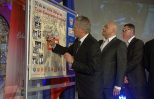 VIDEO Imagini inedite » Tudorel Stoica și Loți Boloni cântă cu patimă la petrecerea campionilor