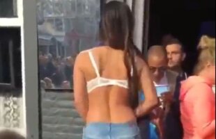 VIDEO+ FOTO A făcut mulți suporteri fericiți, dar acum riscă închisoarea: s-a dezbrăcat la petrecerea de titlu din centrul orașului și a oferit un show erotic. Atenție, imagini 18+!