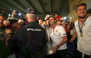 VIDEO+FOTO S-au aprins torțele în Sevilla » Primire triumfătoare pe aeroport pentru jucătorii lui Unai Emery