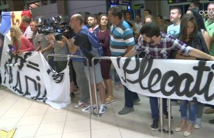 VIDEO "Tricolorii" au avut parte de o primire ostilă pe aeroport: "Ne-ați făcut de râs!"