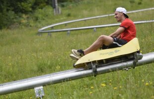 VIDEO+FOTO Furioşii » ”Câinii” au găsit ieri la prânz adrenalina şi relaxarea pe pârtia de lângă hotelul lor, una de etapă mondială, iarna, la ski