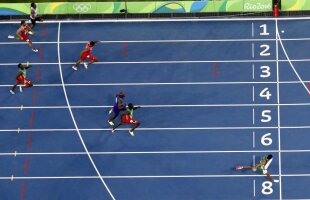 Antrenat de bunica de 74 de ani, a câștigat aurul olimpic la 400m! » Wayde van Niekerk a spulberat un record vechi de 17 ani al lui Michael Johnson și l-a făcut pe american să exclame: "A fost un masacru!"