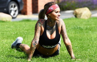 Cu ea sportul este mult mai atractiv! Jemma Lucy, poziţii incendiare în parc