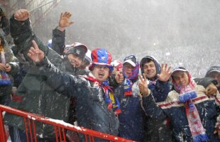 GALERIE FOTO Cele mai tari 40 de imagini de la prima tentativă de Steaua - Villarreal din 2005 » Noaptea în care 25.000 de fani au umplut Ghencea şi au îndurat o ninsoare teribilă