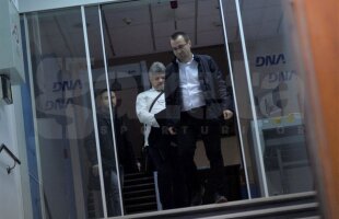 VIDEO+FOTO » OFICIAL, DNA: Florin Secureanu a fost pus sub acuzare! Fostul manager de la Malaxa a ieşit în cătuşe de la audieri