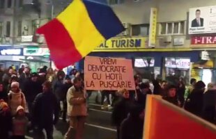 VIDEO+FOTO Proteste în țară! 50.000 de bucureșteni în stradă din cauza legii grațierii!