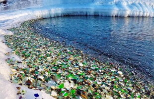 VIDEO » Natura a creat din deşeuri una dintre cele mai frumoase plaje din lume 