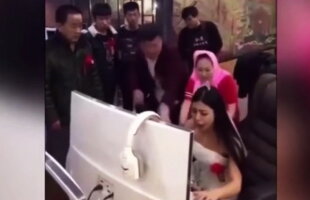VIDEO Au smuls cu greu mireasa din fața calculatorului pentru a se căsători