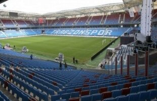 Genial » Cum a fost pedepsit un fan al lui Trabzonspor după ce a fost surprins stând cu picioarele pe scaunele noii arene