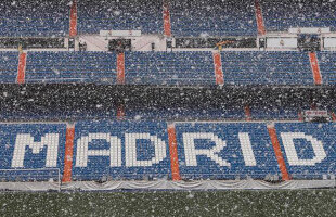 Fotografia zilei » Surpriză mare la Madrid: ninge pe Bernabeu!