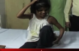 VIDEO Fetiţa Mowgli, descoperită în India. Este incredibil cum se comportă!