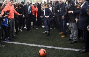 Favoritul la președinția Franței a fost rugat să execute un penalty » Nu a ieșit chiar cum a plănuit :D