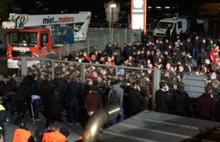 FOTO Scene inedite la un mare club german » Fanii au așteptat jucătorii în parcare pentru a le cere socoteală 