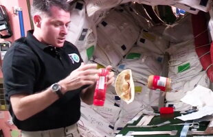 VIDEO Un astronaut a oferit imagini unice. Iată cum se face un sandviş în spaţiu!